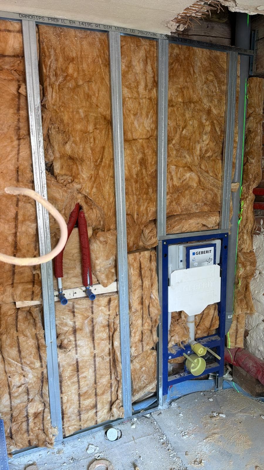 Ständerwerk mit Vorwandinstallation für den Sanitärbereich