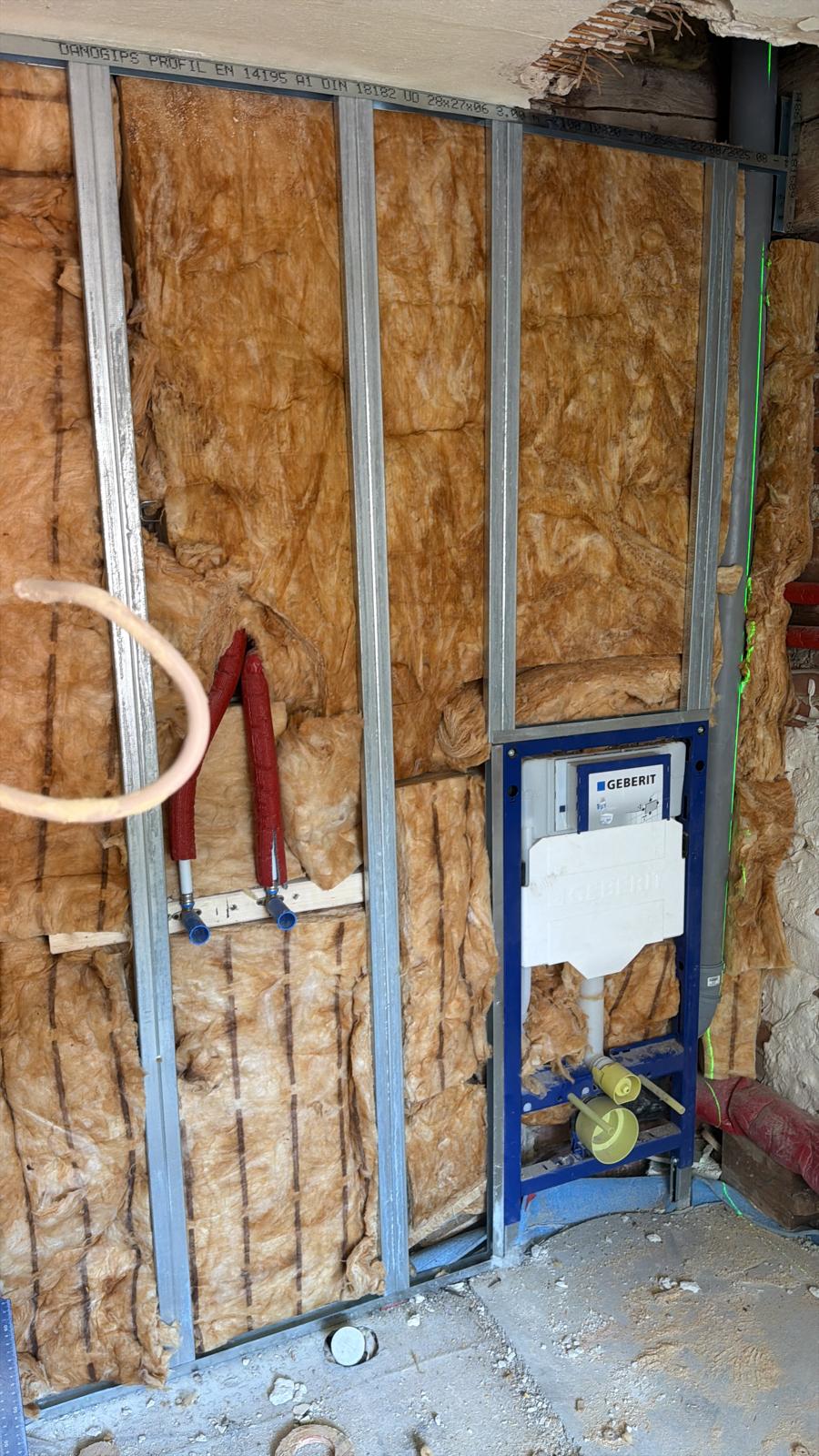 Ständerwerk mit Vorwandinstallation für den Sanitärbereich