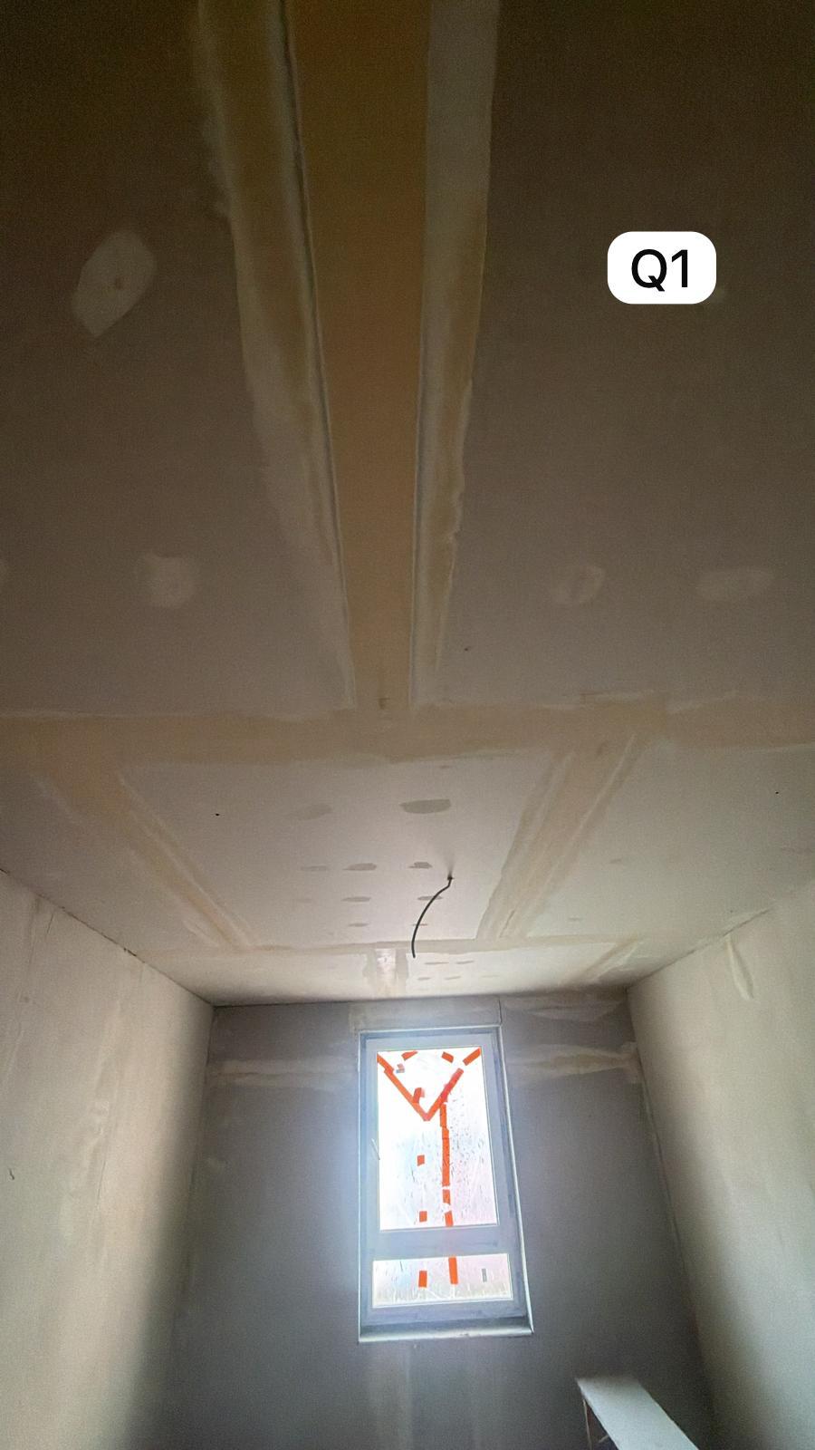 Gespachtelte Dachschräge in Ausführungsqualität Q1